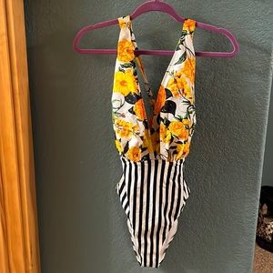 Cute Cupshe Swimsuit, New but no tags